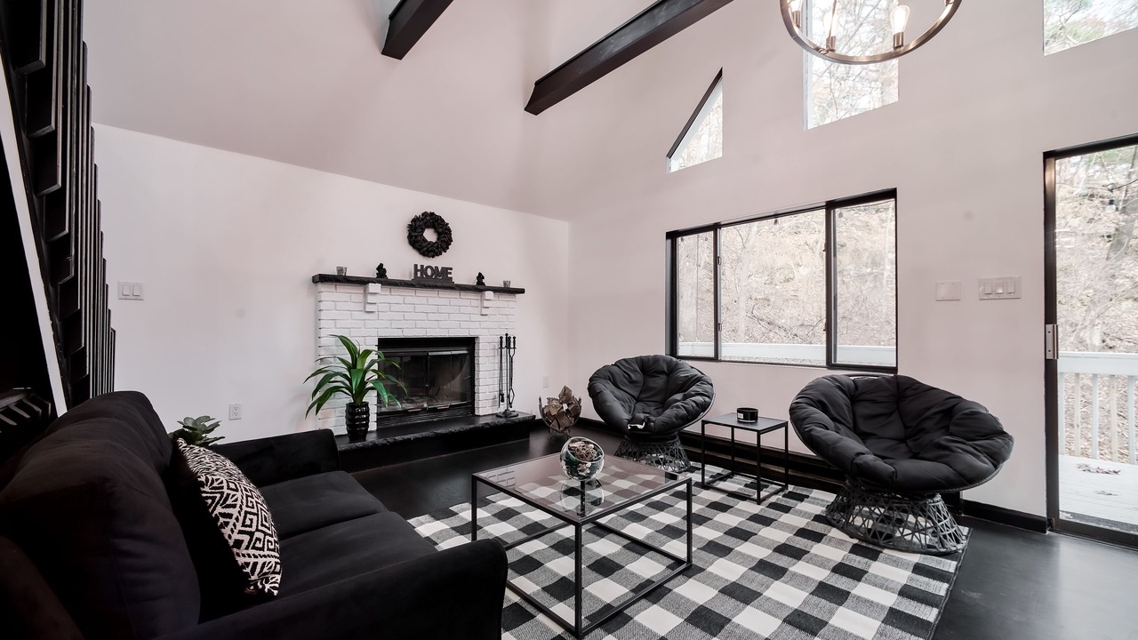 Photo of Livingroom in East Stroudsburg