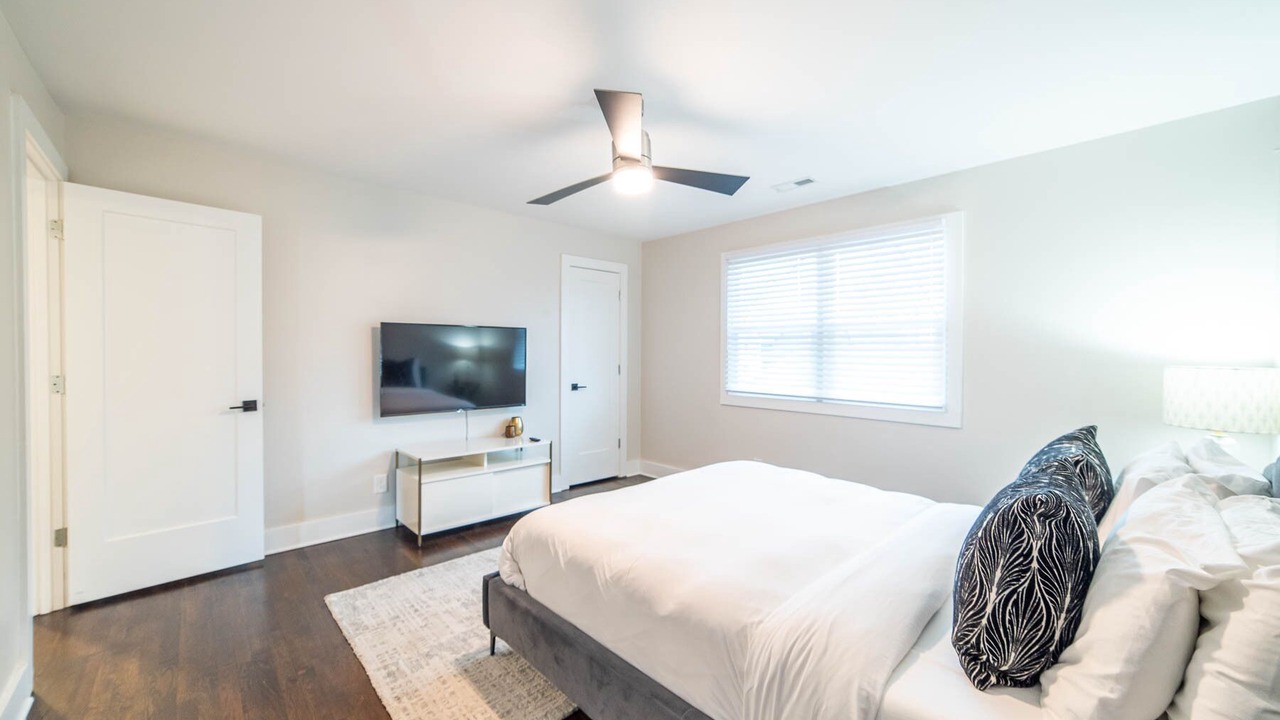 Photo of Bedroom in Villa Heights
