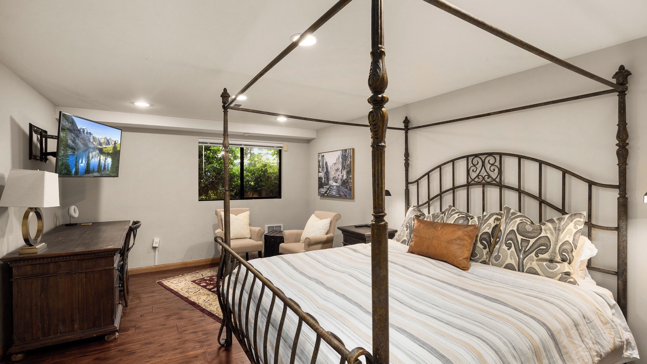 Photo of Bedroom in Cottage Lake