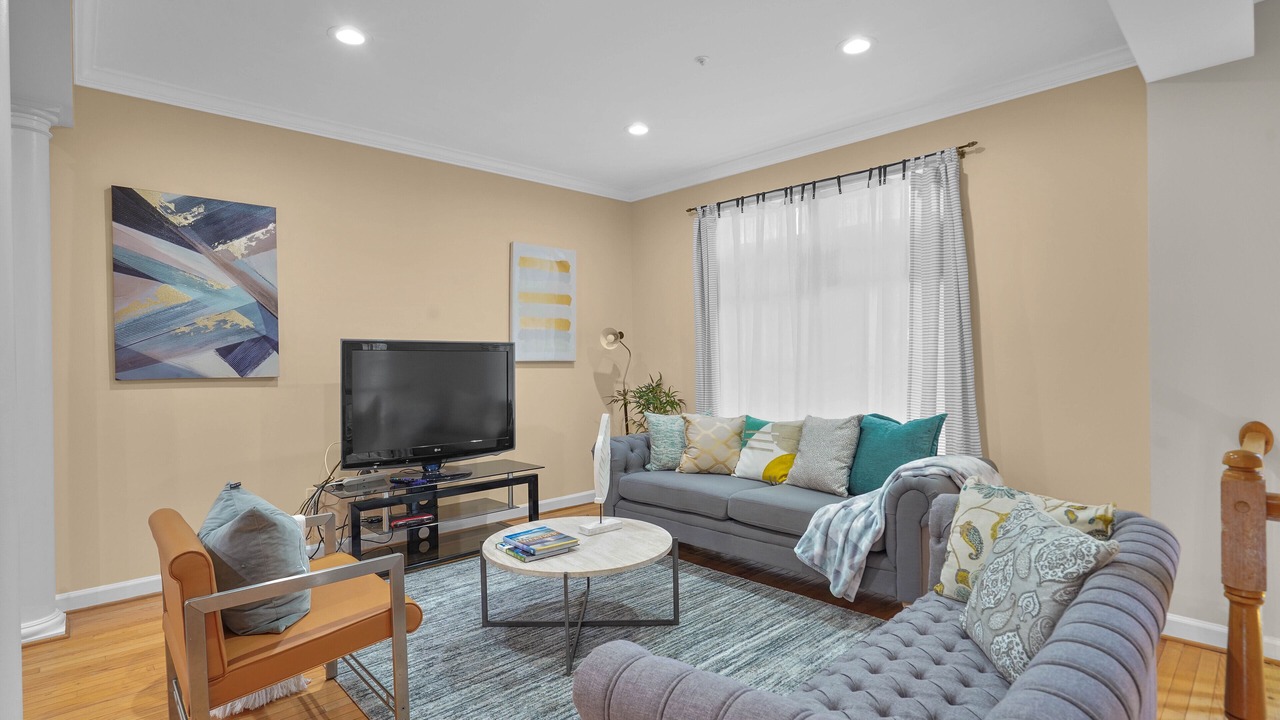 Photo of Livingroom in North Potomac