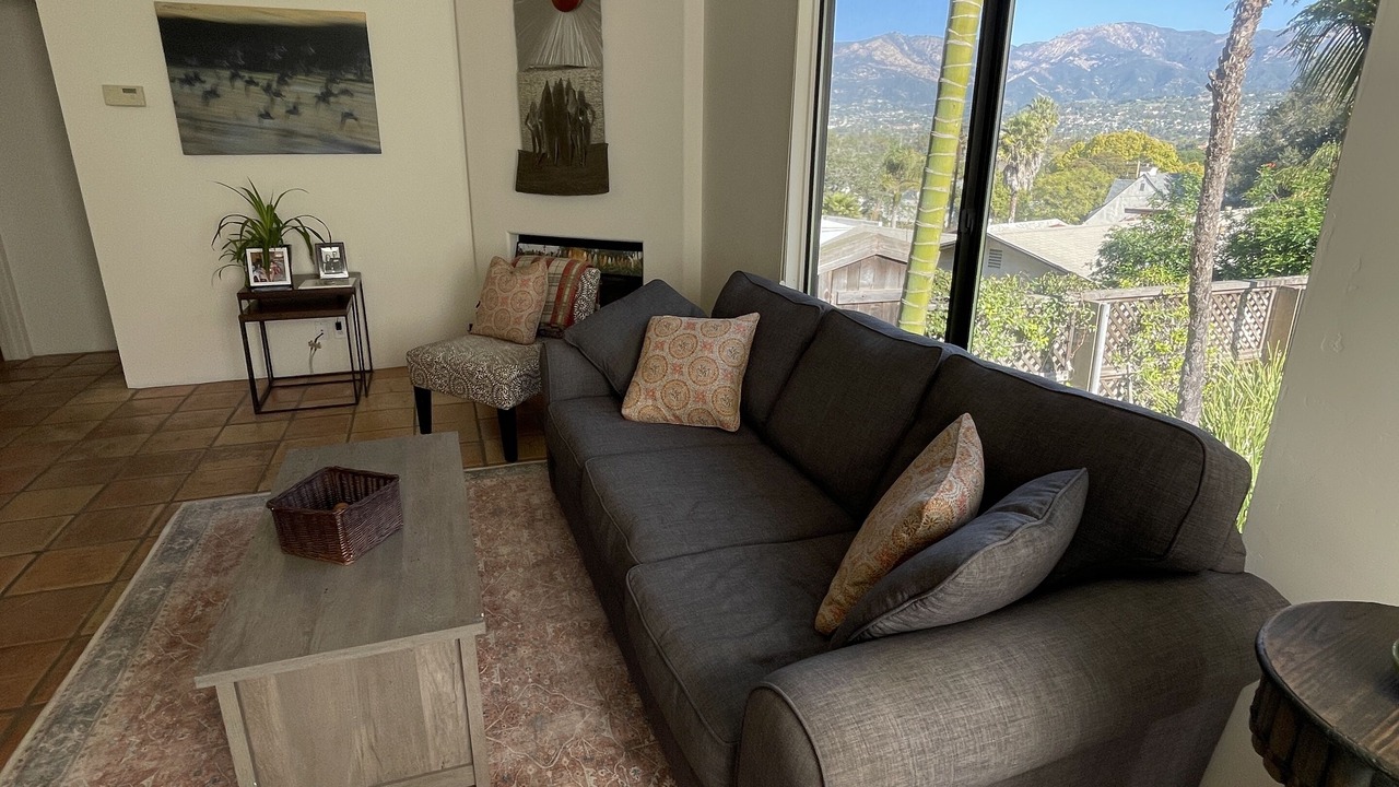 Photo of Livingroom in Alta Mesa