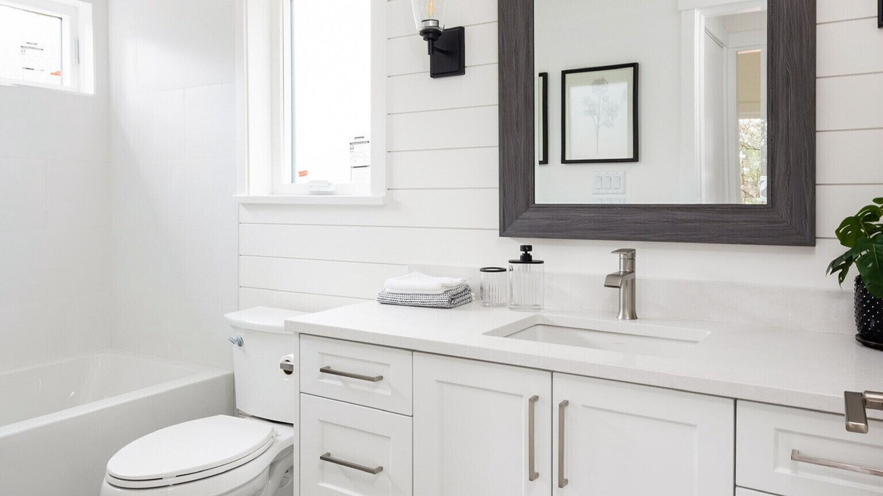 Photo of Bathroom in Central Lonsdale