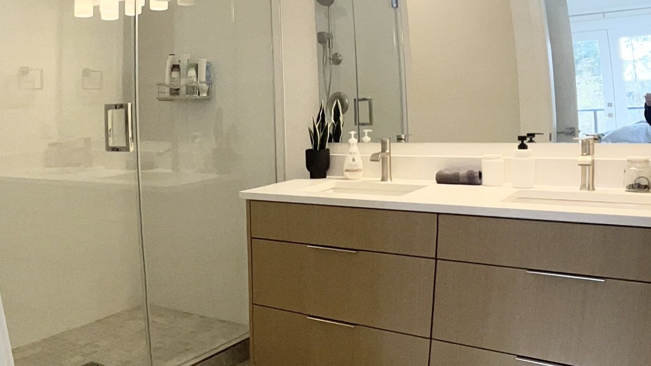 Photo of Bathroom in Central Lonsdale