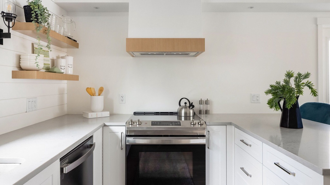 Photo of Kitchen in Central Lonsdale