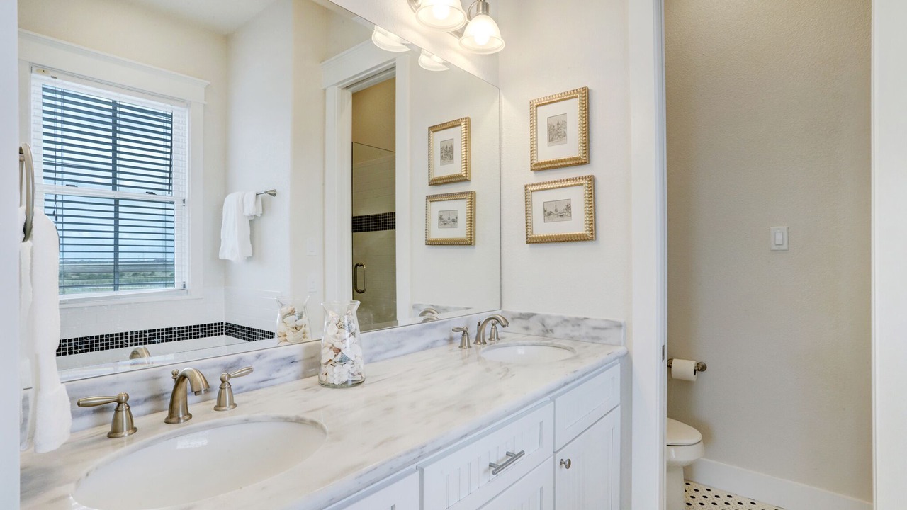 Photo of Bathroom in Beachtown