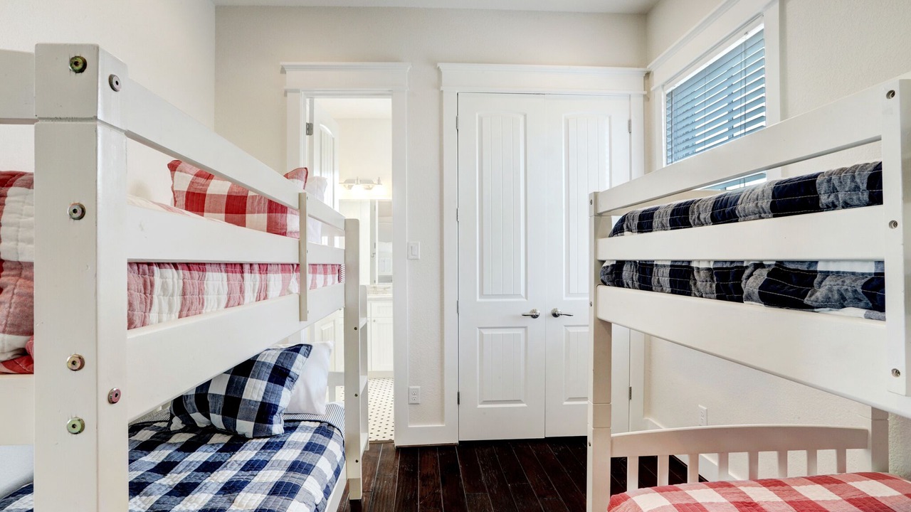 Photo of Bedroom in Beachtown