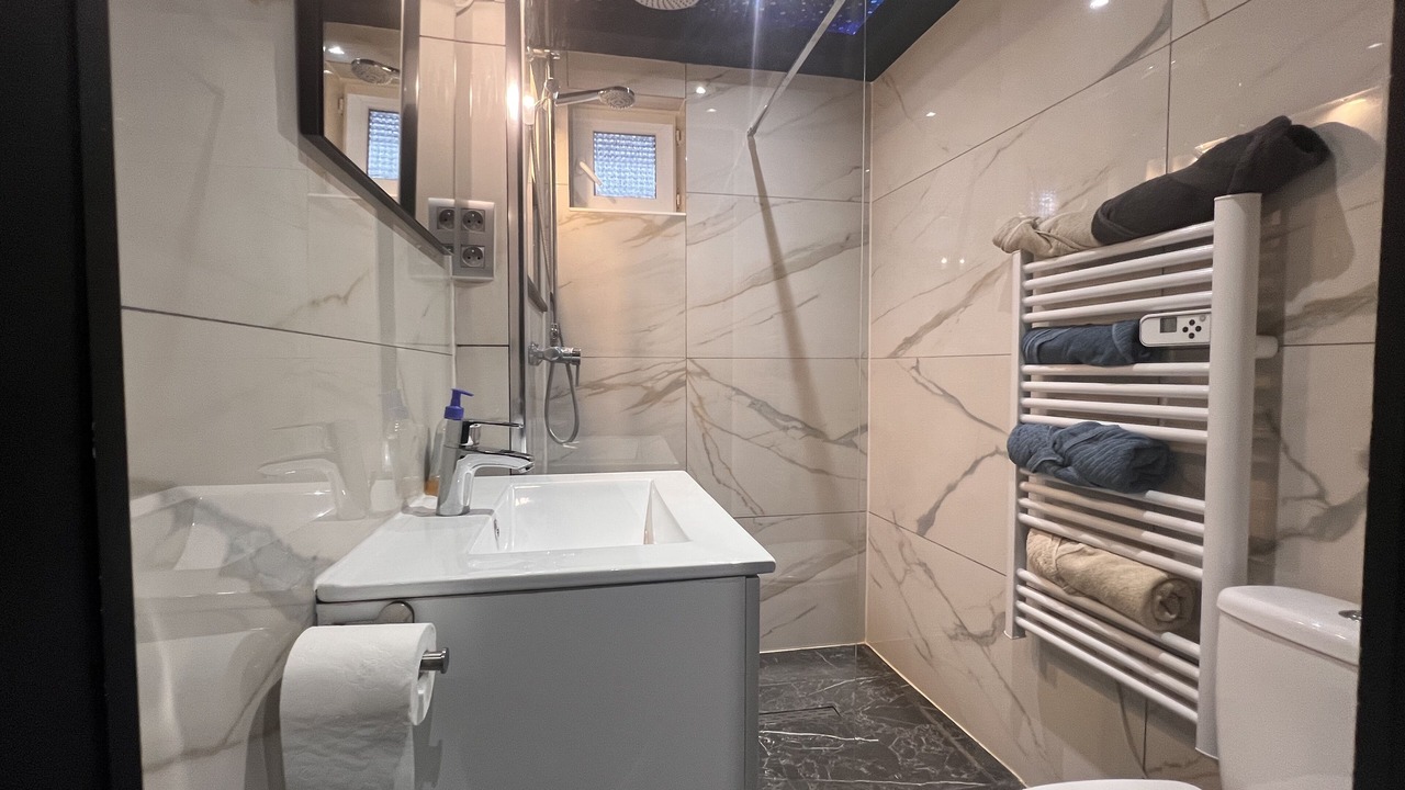 Photo of Bathroom in Albertville