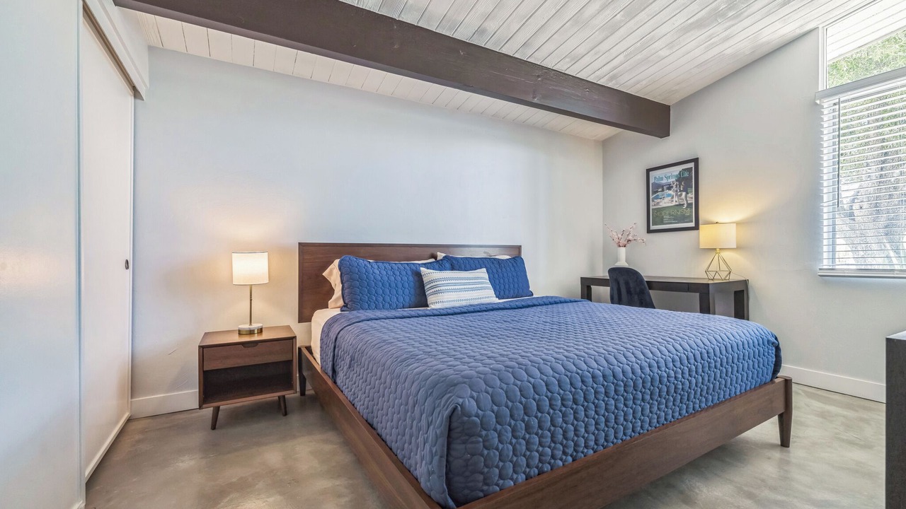 Photo of Bedroom in Racquet Club Estates