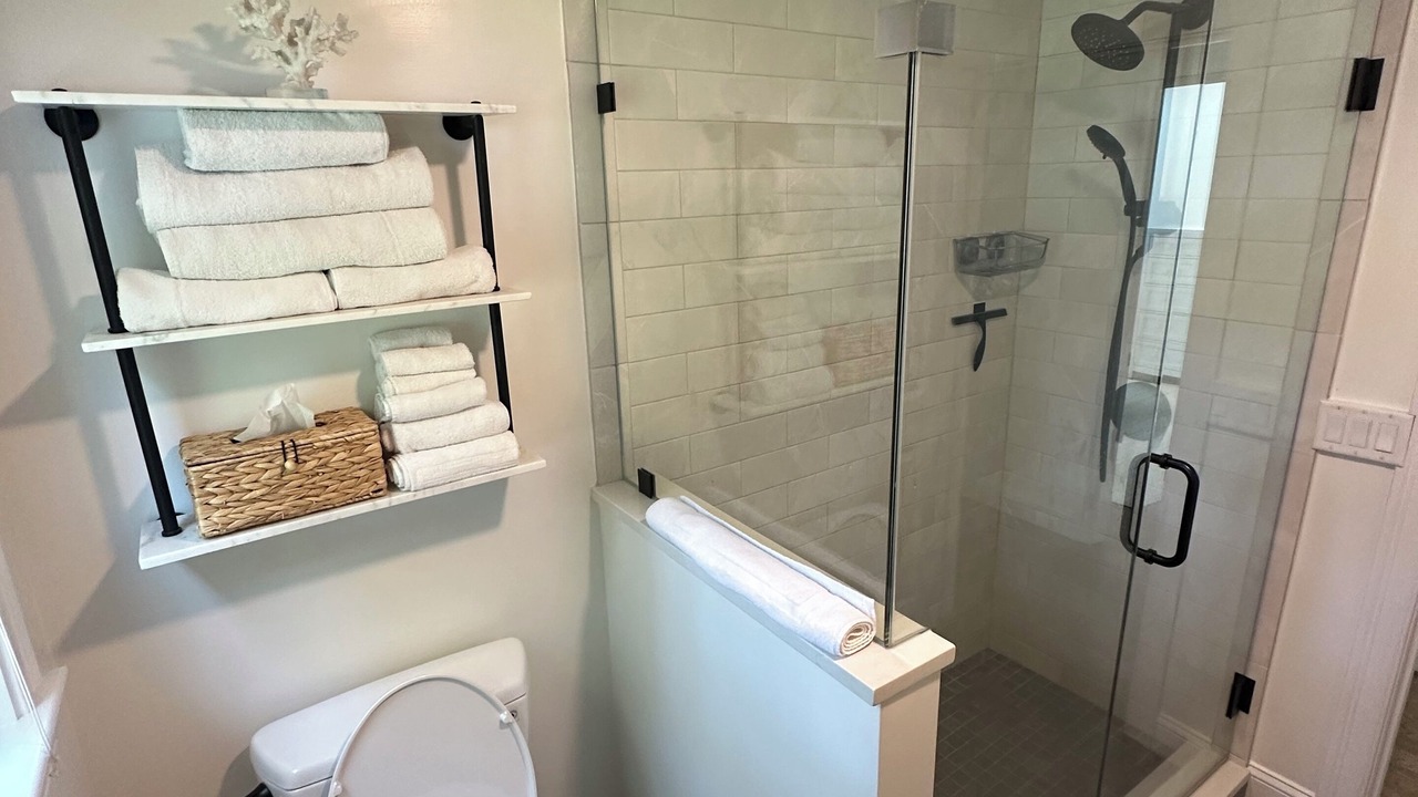 Photo of Bathroom in Teaticket