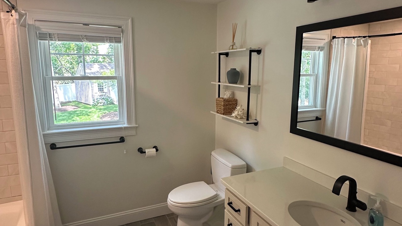 Photo of Bathroom in Teaticket
