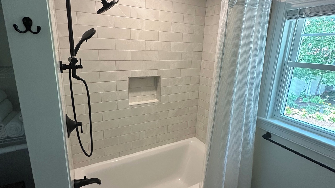 Photo of Bathroom in Teaticket