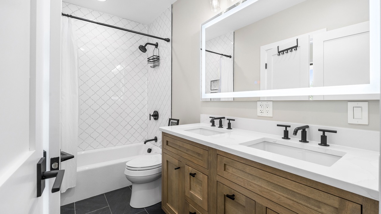 Photo of Bathroom in Brightwood Park