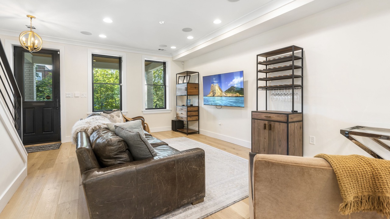 Photo of Livingroom in Brightwood Park