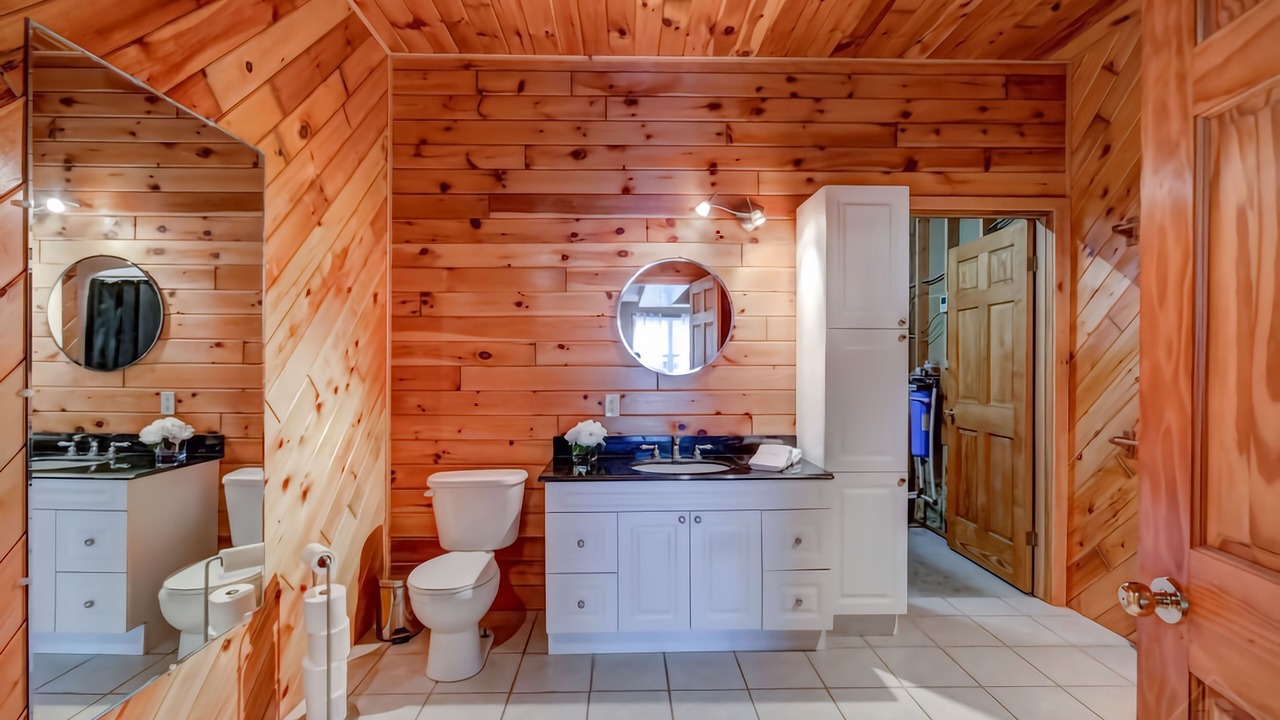 Photo of Bathroom in Armour