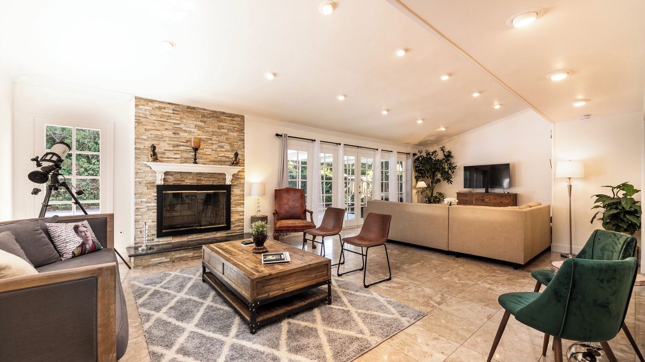 Photo of Livingroom in Woodland Hills