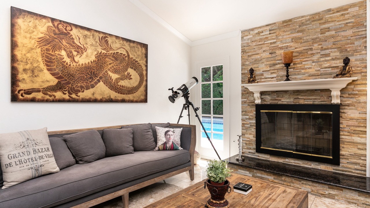 Photo of Livingroom in Woodland Hills