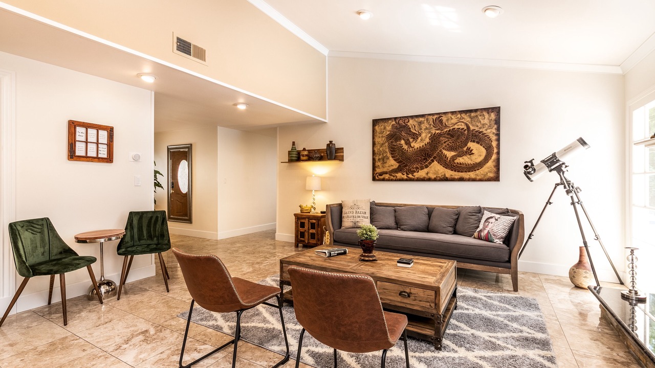 Photo of Livingroom in Woodland Hills