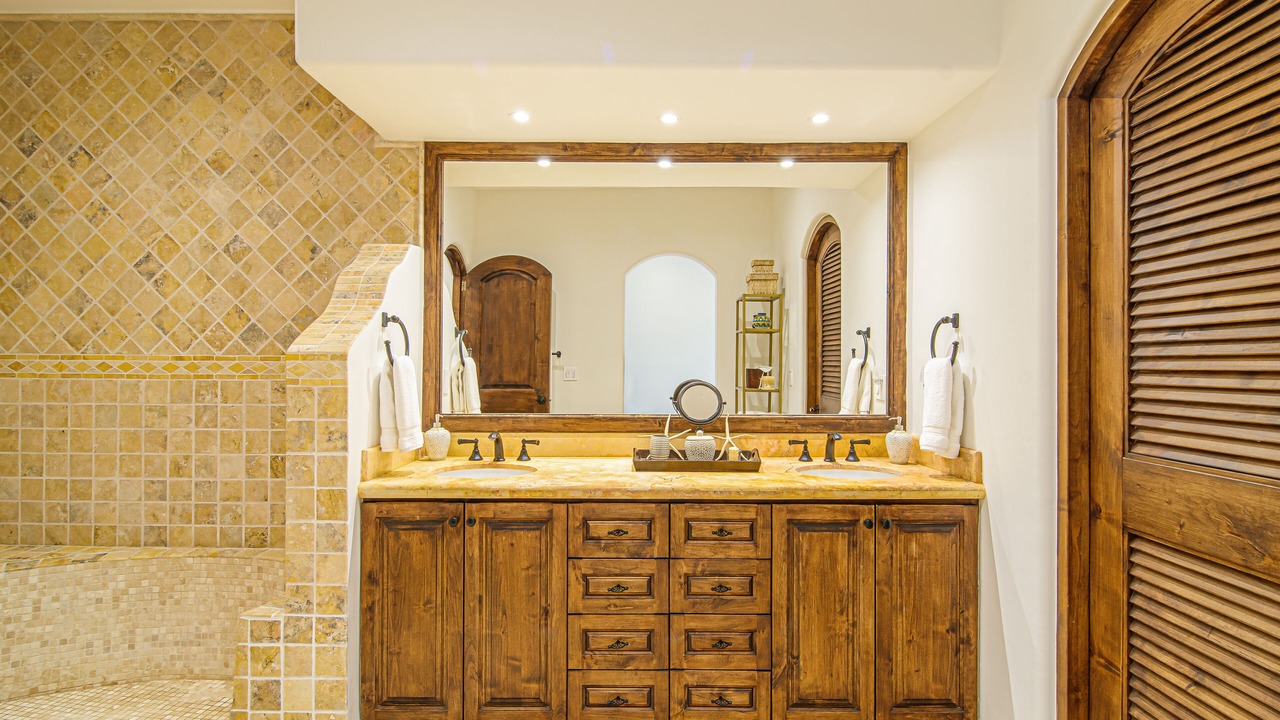 Photo of Bathroom in Buzzards