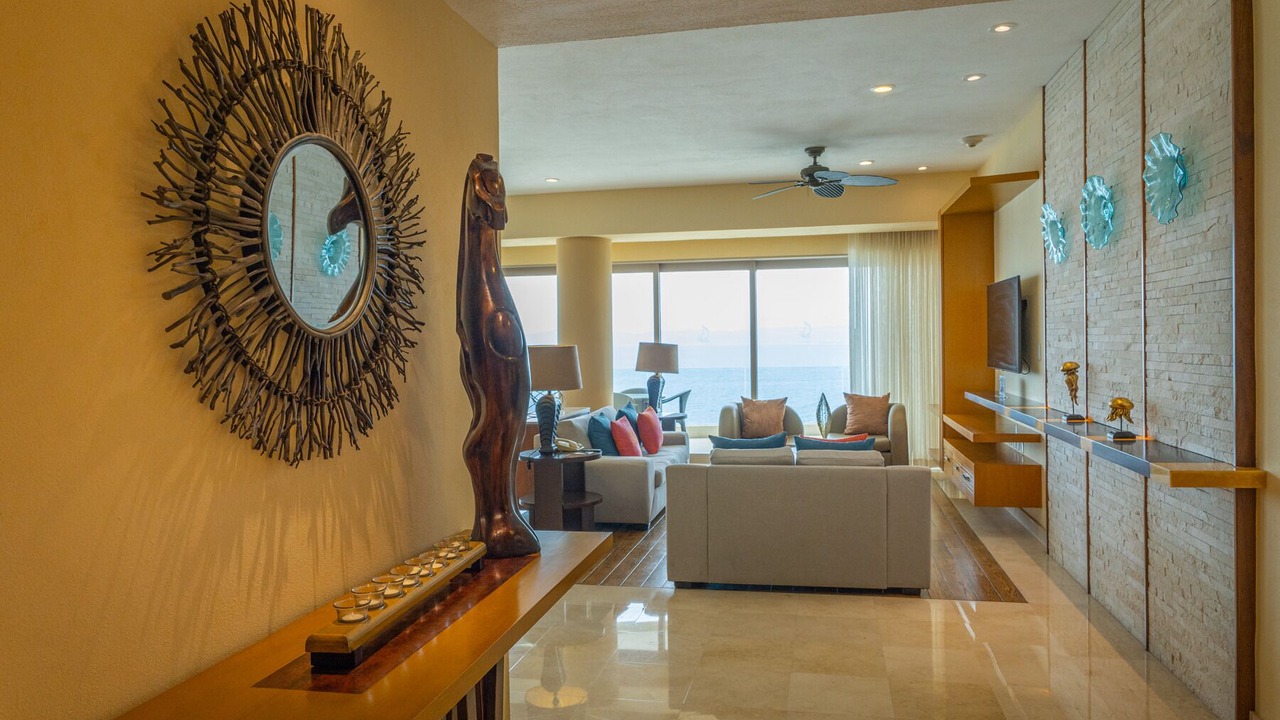 Photo of Livingroom in South Shore Hotel Area