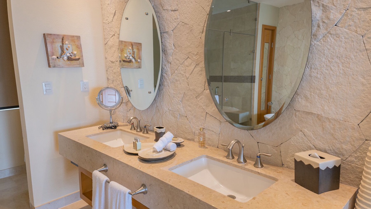 Photo of Bathroom in South Shore Hotel Area