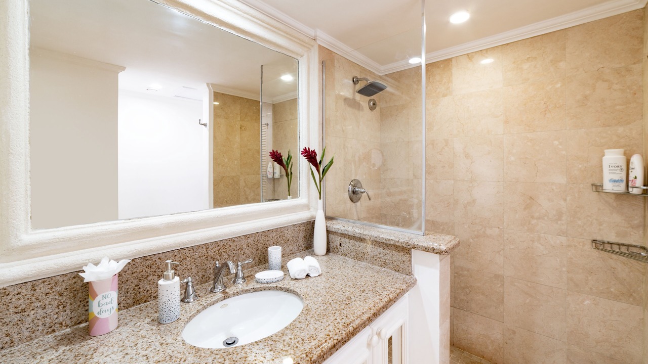 Photo of Bathroom in Porters