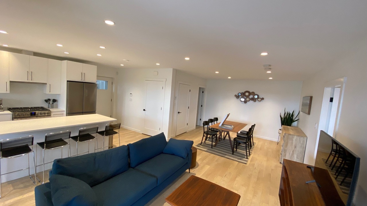 Photo of Livingroom in District of North Vancouver