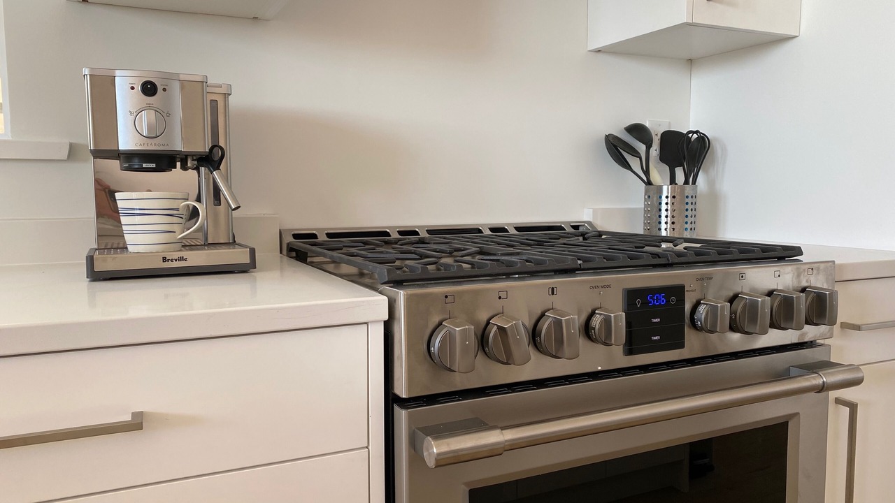 Photo of Kitchen in District of North Vancouver
