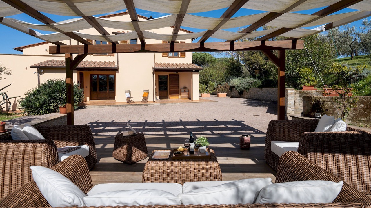 Photo of Patio Balcony in Lari