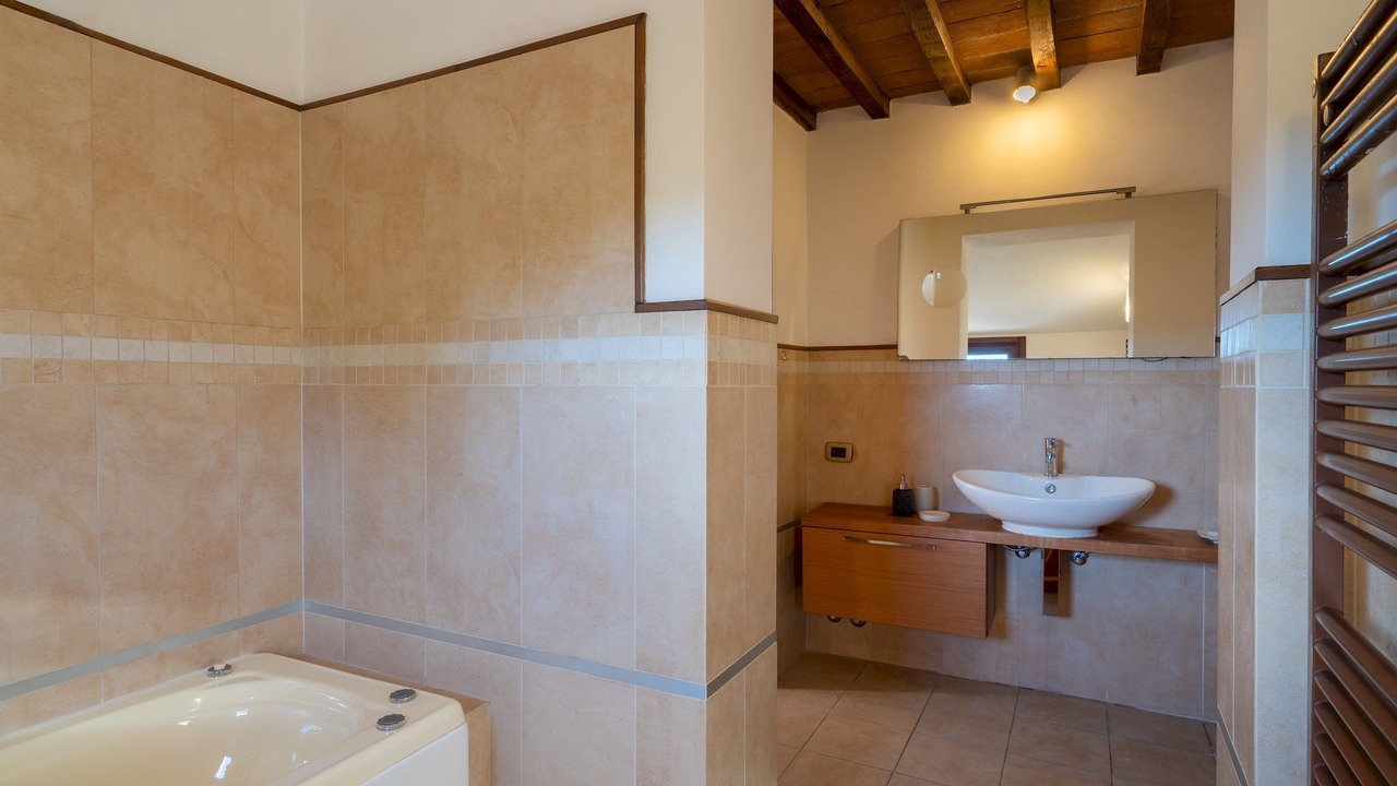 Photo of Bathroom in Lari
