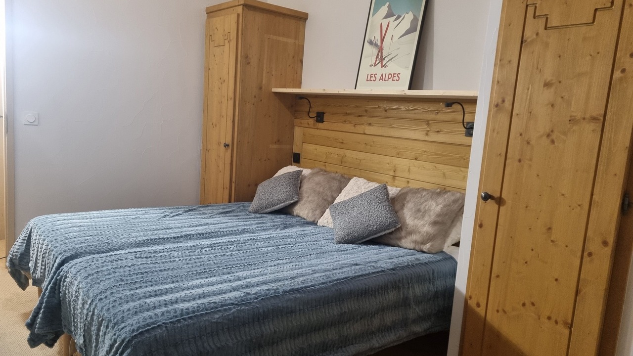 Photo of Bedroom in Arc-1950