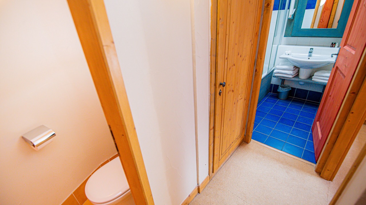 Photo of Bathroom in Arc-1950
