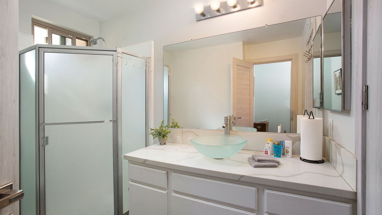 Photo of Bathroom in Oak Park