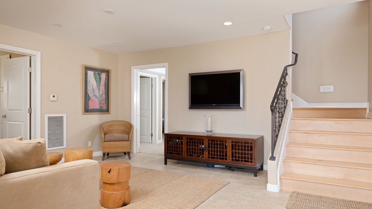Photo of Livingroom in Pierpont Bay