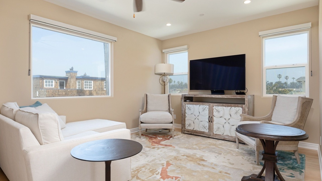 Photo of Livingroom in Pierpont Bay