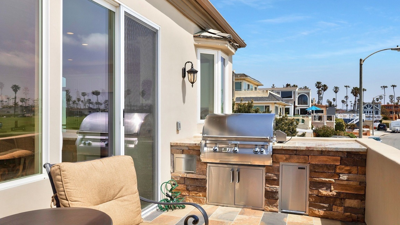 Photo of Patio Balcony in Pierpont Bay