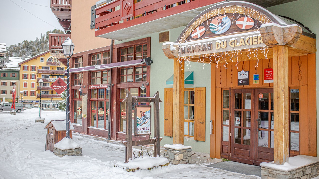 Photo of Outdoor in Arc-1950