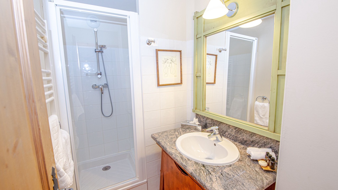 Photo of Bathroom in Arc-1950