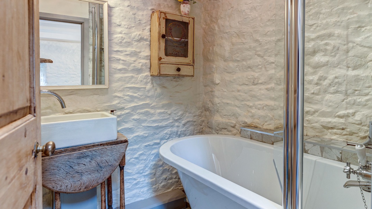 Photo of Bathroom in Hook Norton