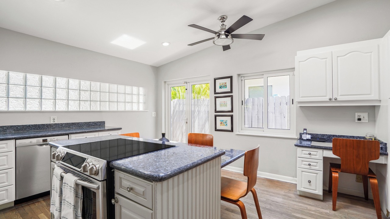 Photo of Kitchen in Lauderdale Beach