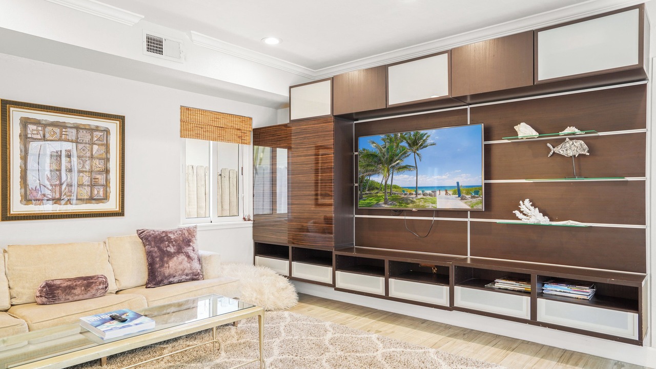 Photo of Livingroom in Lauderdale Beach