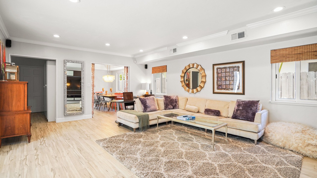 Photo of Livingroom in Lauderdale Beach