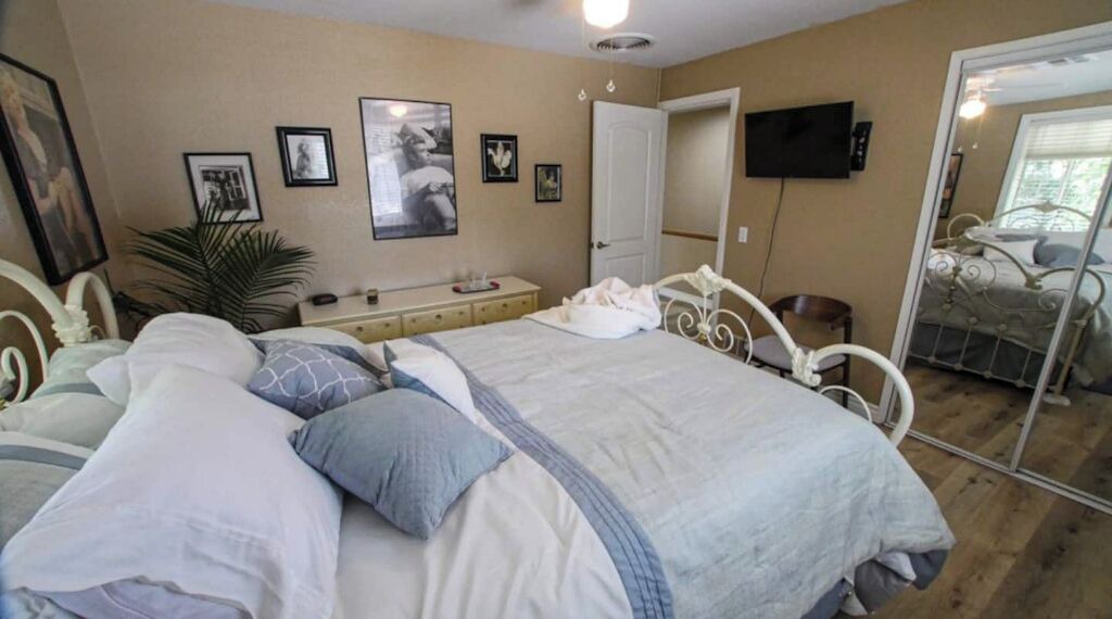 Photo of Bedroom in Lakeland Village