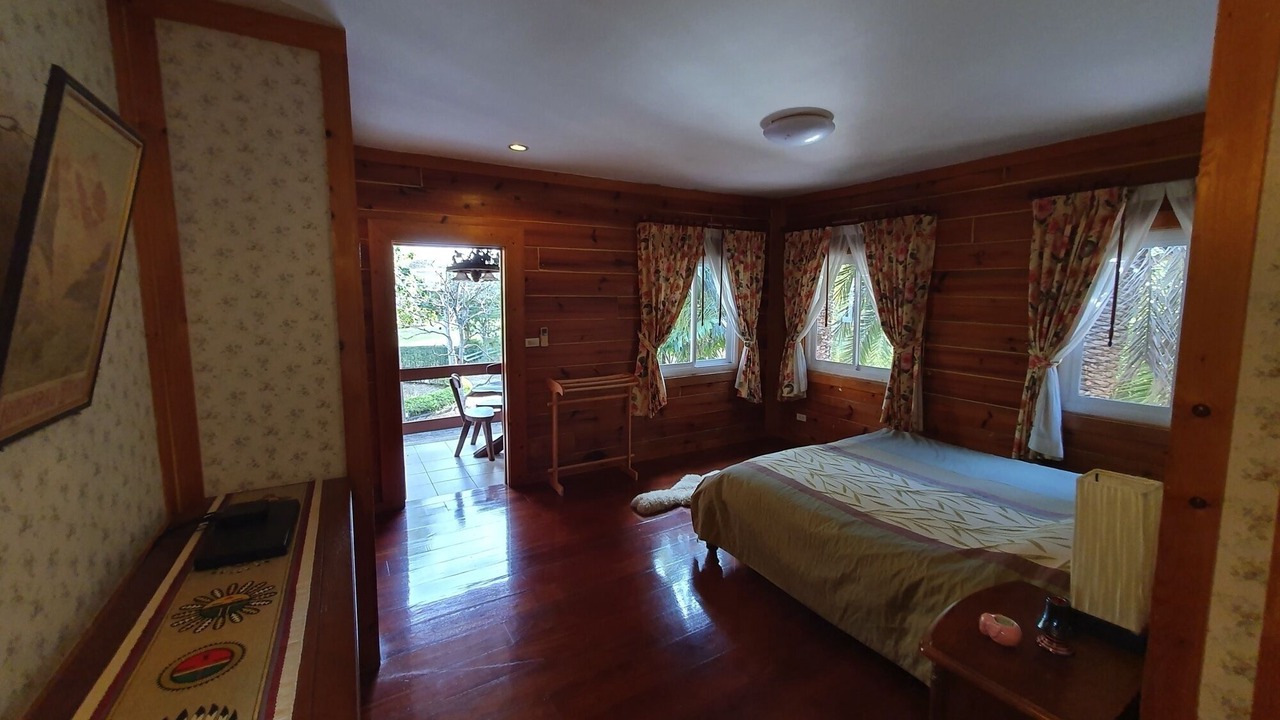 Photo of Bedroom in Khanong Phra