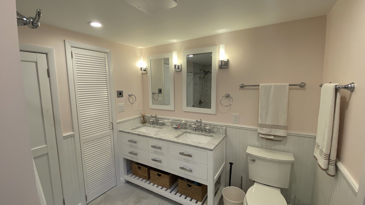 Photo of Bathroom in Wainscott Woods
