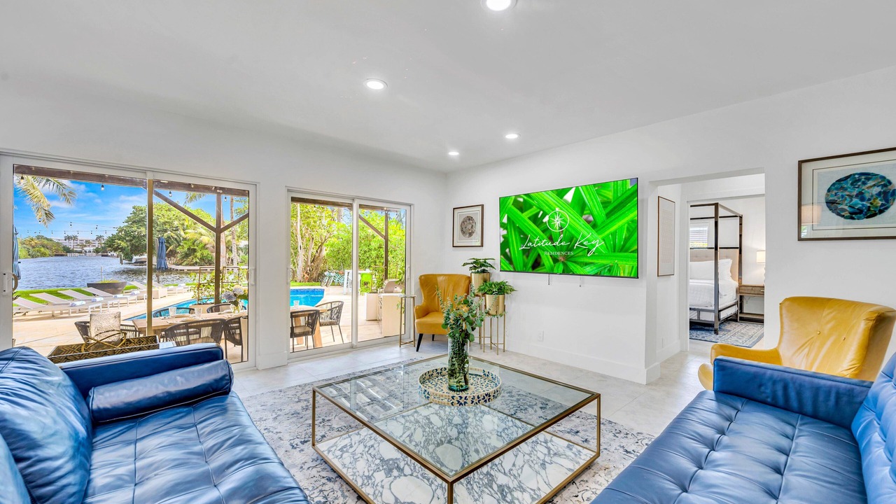 Photo of Livingroom in 17th Street Causeway