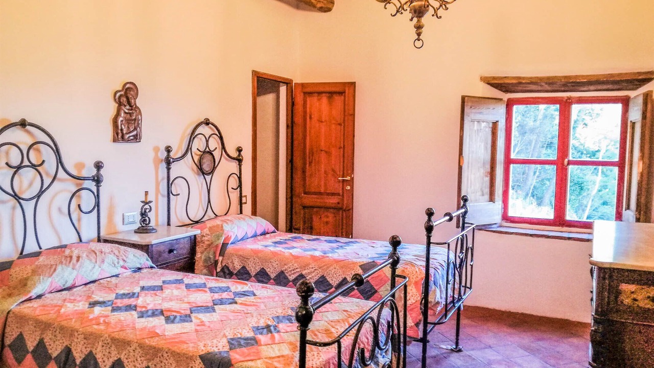 Photo of Bedroom in Buti
