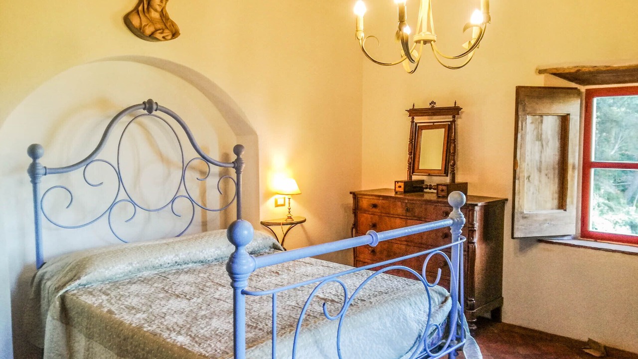 Photo of Bedroom in Buti