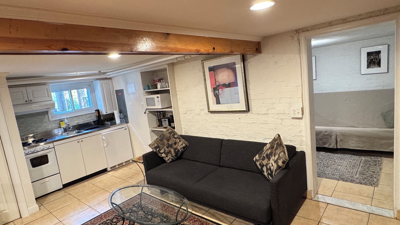 Photo of Livingroom in North Cleveland Park
