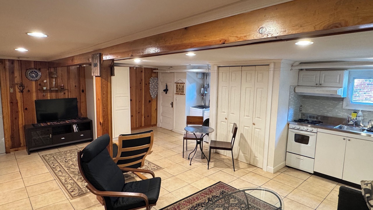 Photo of Livingroom in North Cleveland Park