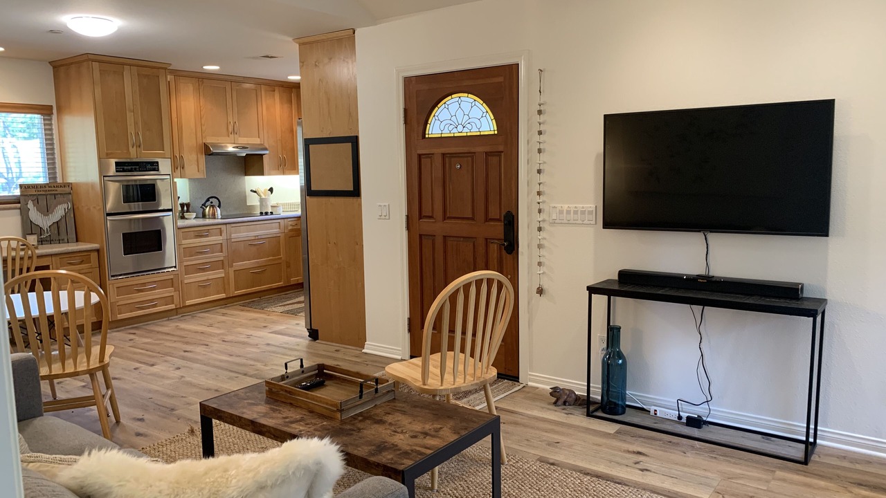 Photo of Livingroom in Meiners Oaks